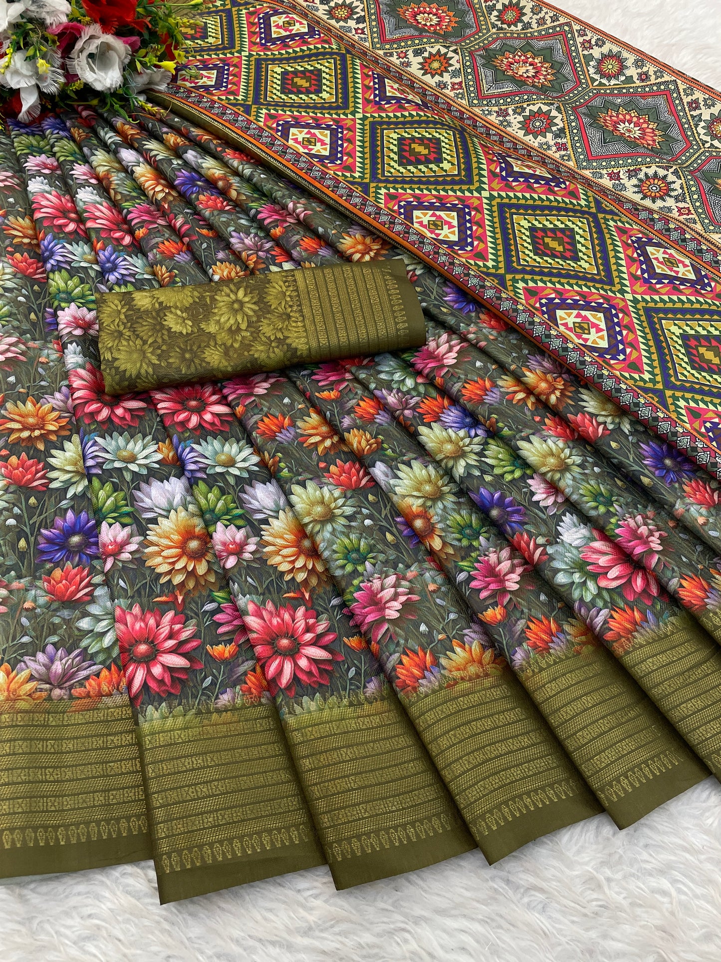Jasmine Elegance Polyester Saree – Simplistic Beauty with a Modern Edge***