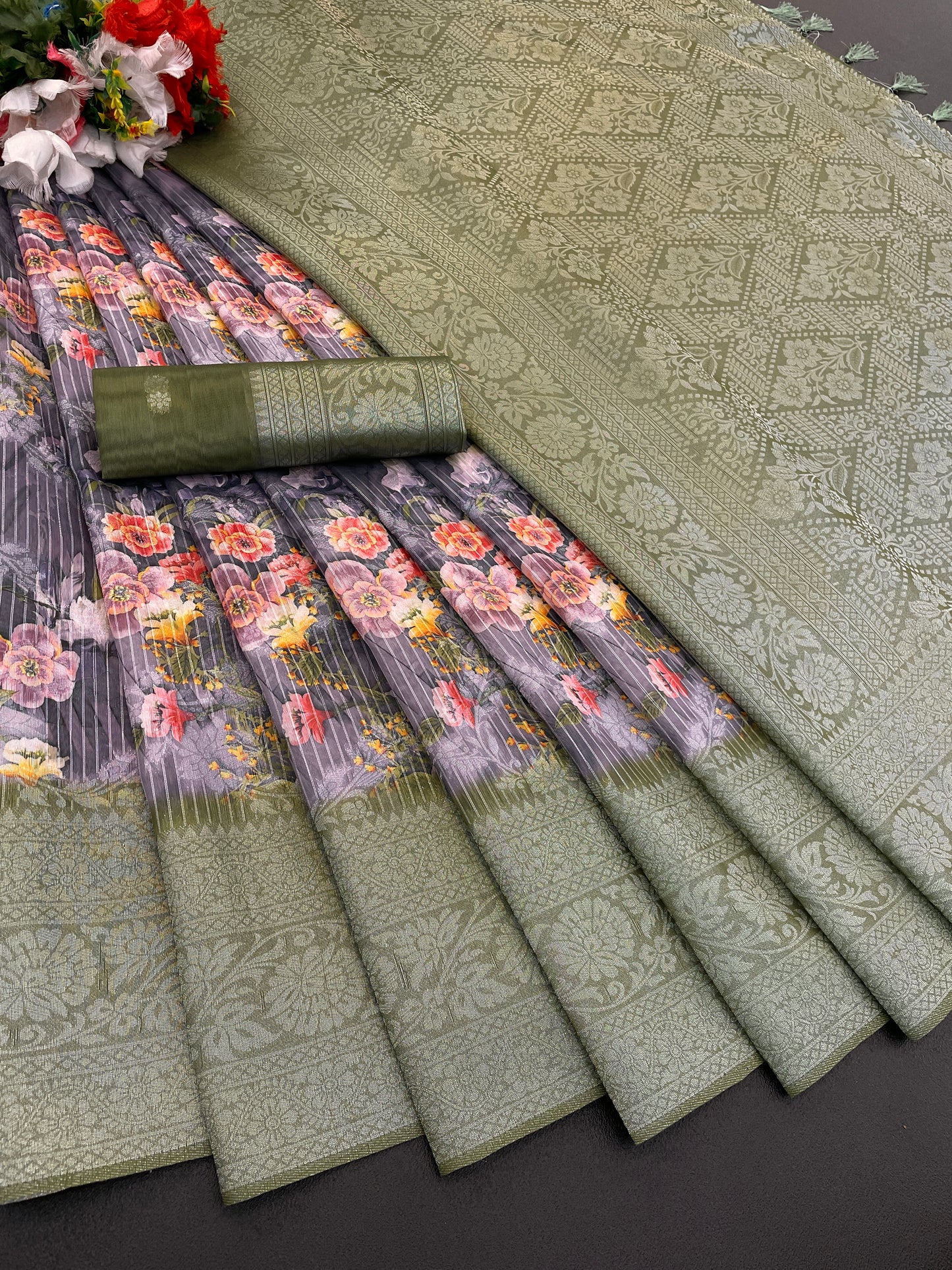 Sparkle Pankhuri Polyester Saree – Radiant Charm and Lasting Comfort