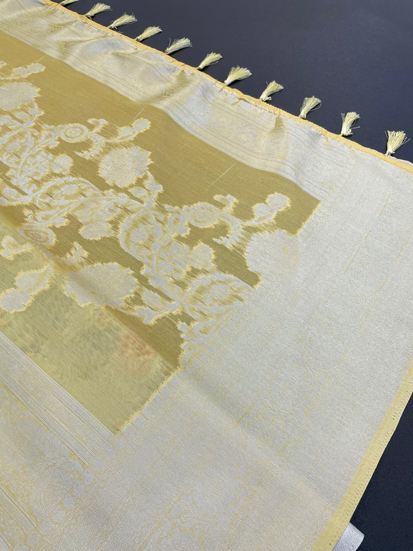 Sparkle Rang Phool Polyester Saree – A Bloom of Vibrant Elegance