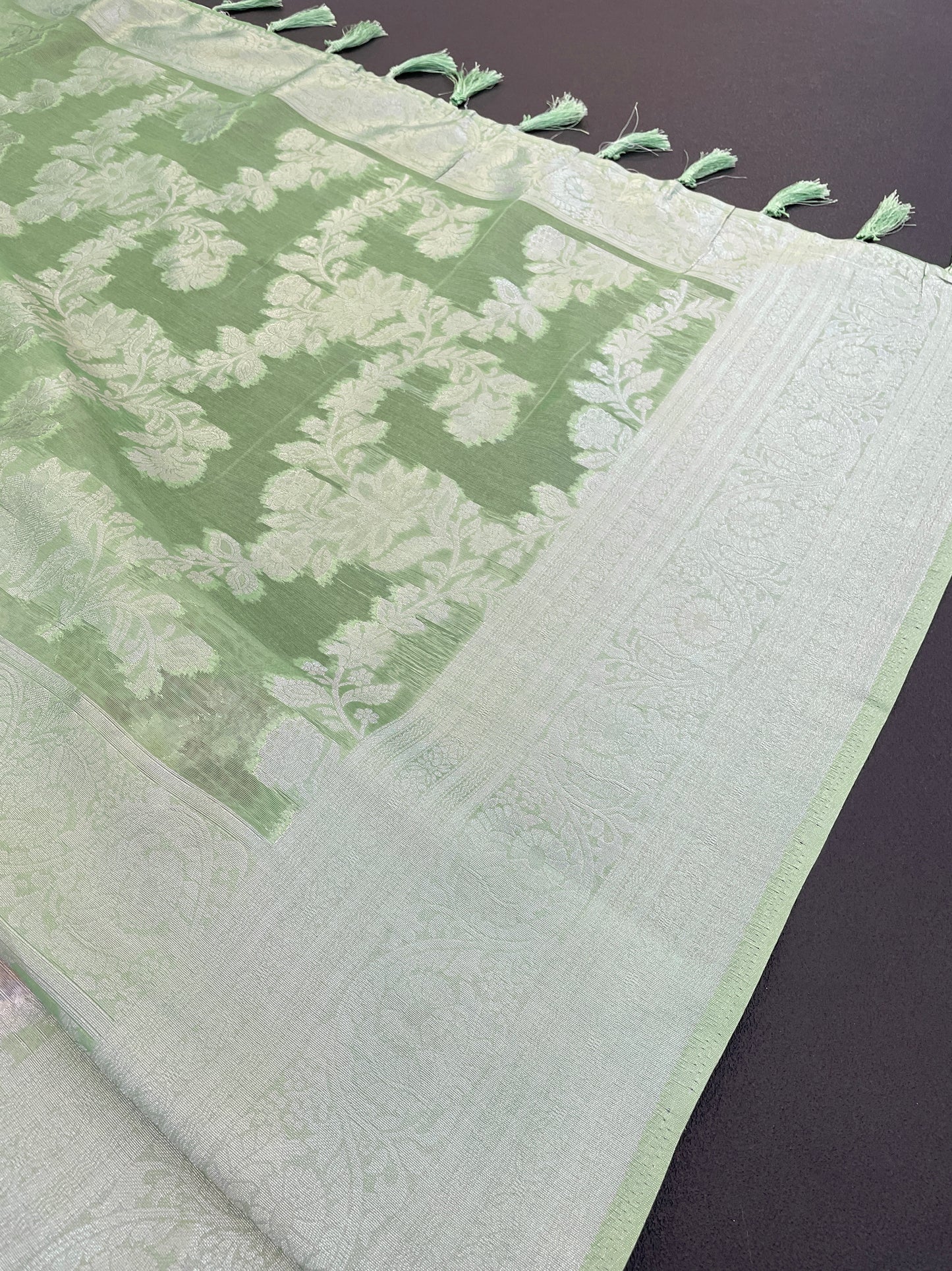 Sparkle Rang Phool Polyester Saree – A Bloom of Vibrant Elegance