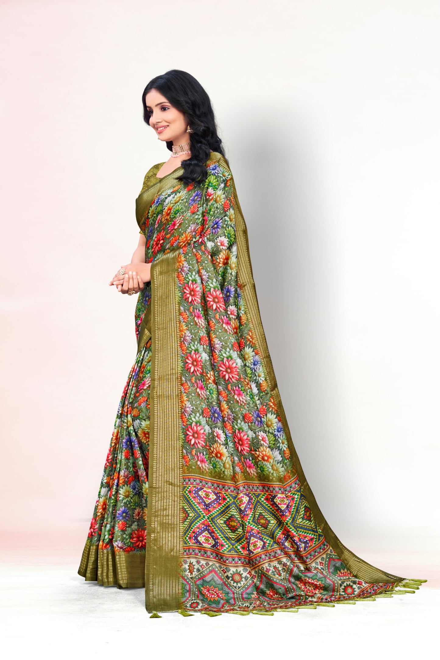 Jasmine Elegance Polyester Saree – Simplistic Beauty with a Modern Edge*