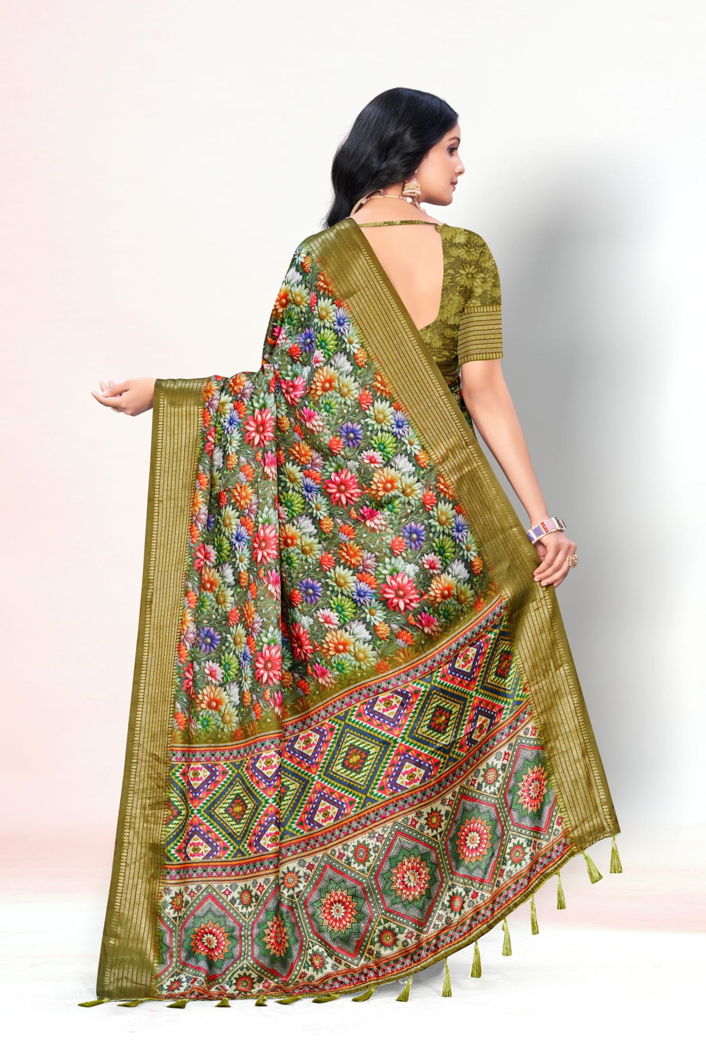 Jasmine Elegance Polyester Saree – Simplistic Beauty with a Modern Edge*