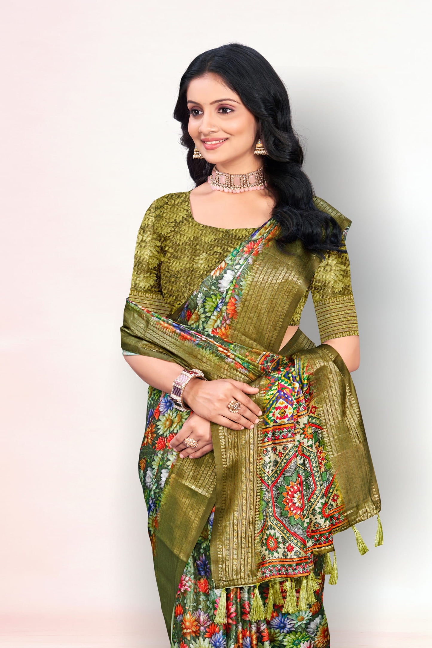 Jasmine Elegance Polyester Saree – Simplistic Beauty with a Modern Edge*