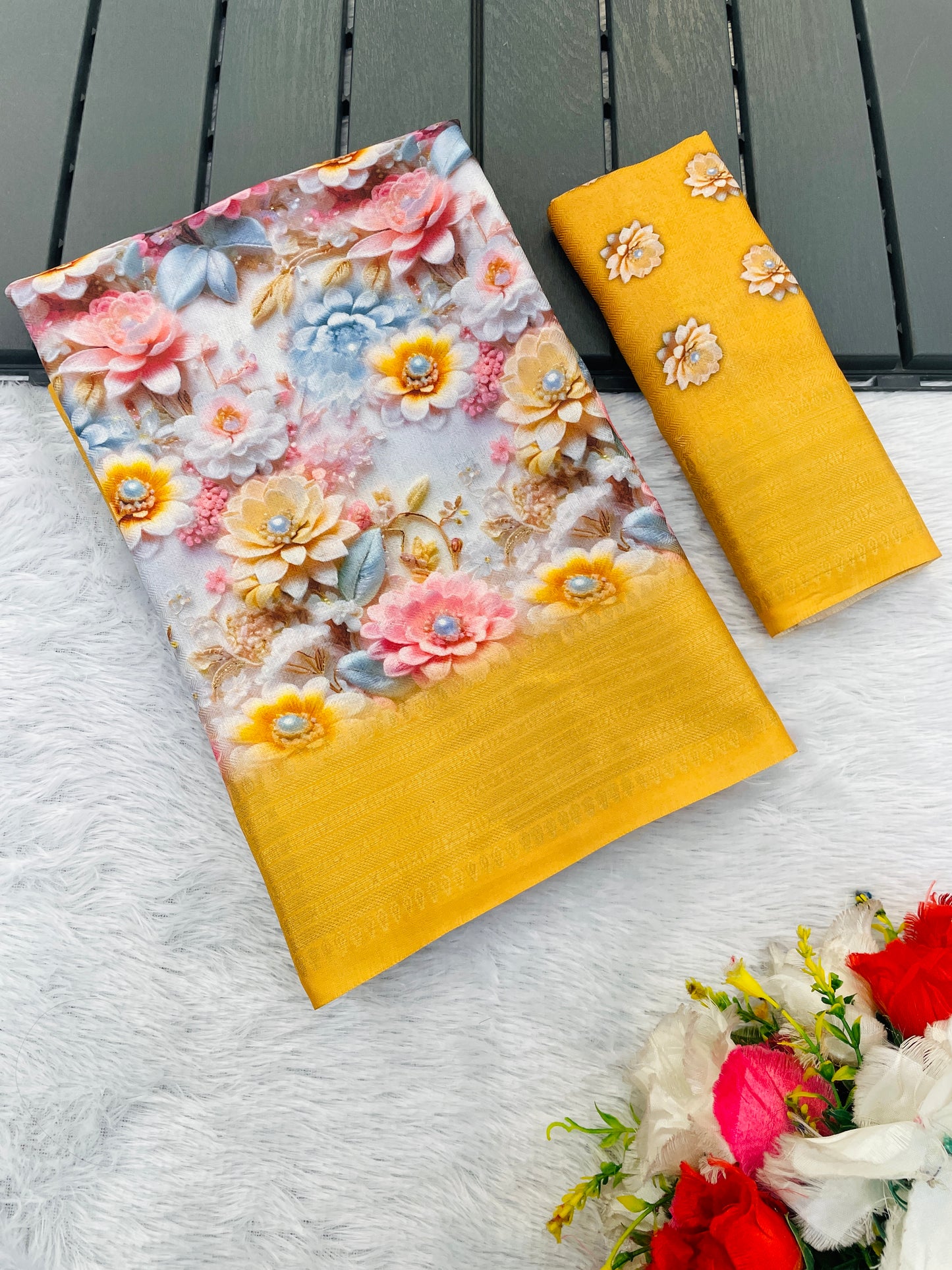 Jasmine Elegance Polyester Saree – Simplistic Beauty with a Modern Edge