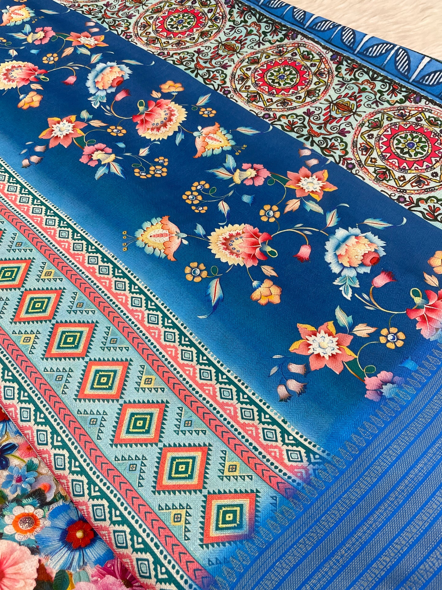 Jasmine Elegance Polyester Saree – Simplistic Beauty with a Modern Edge*