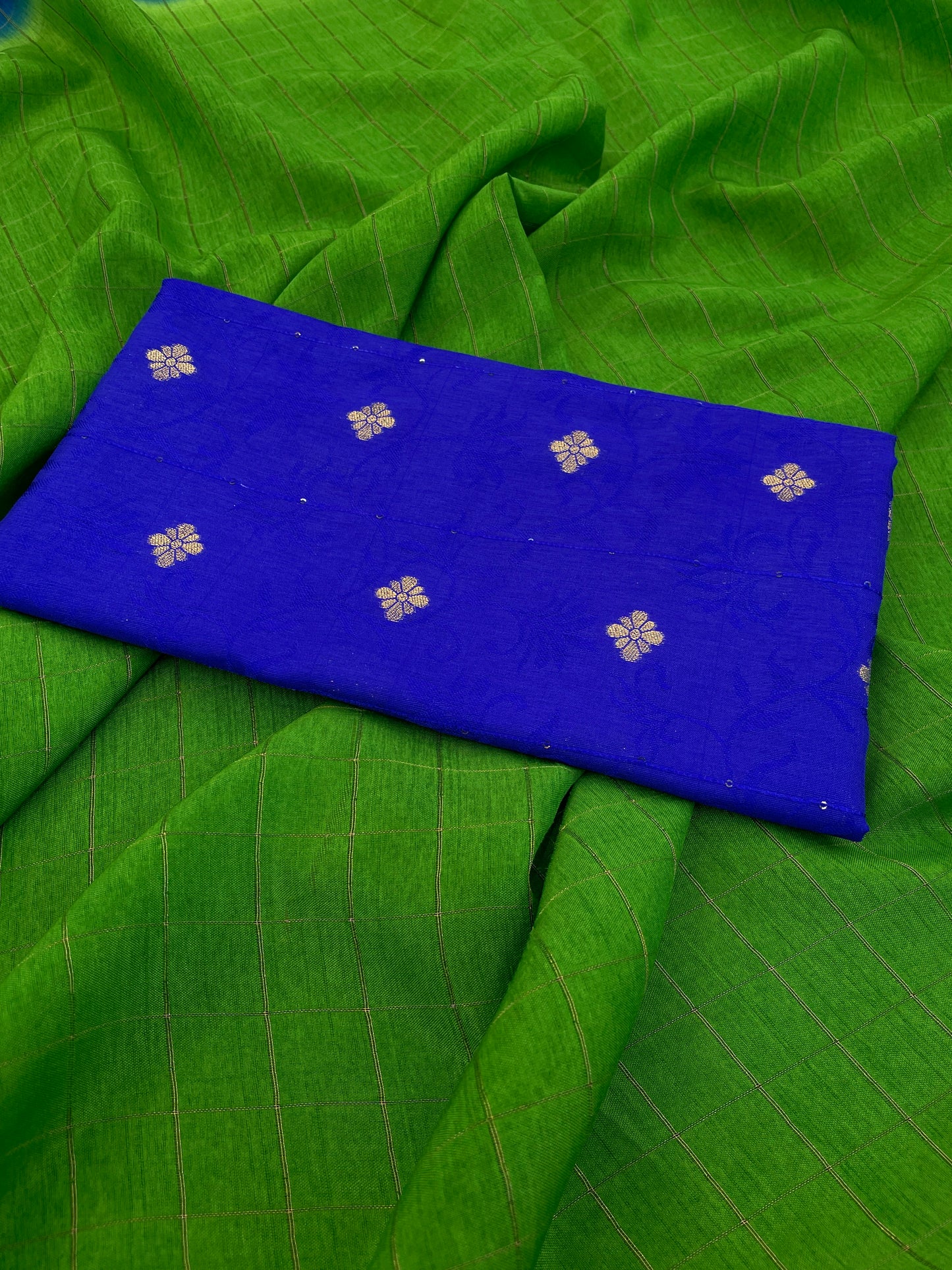 Range Rover Saree in Dola Jari: Your Style Statement