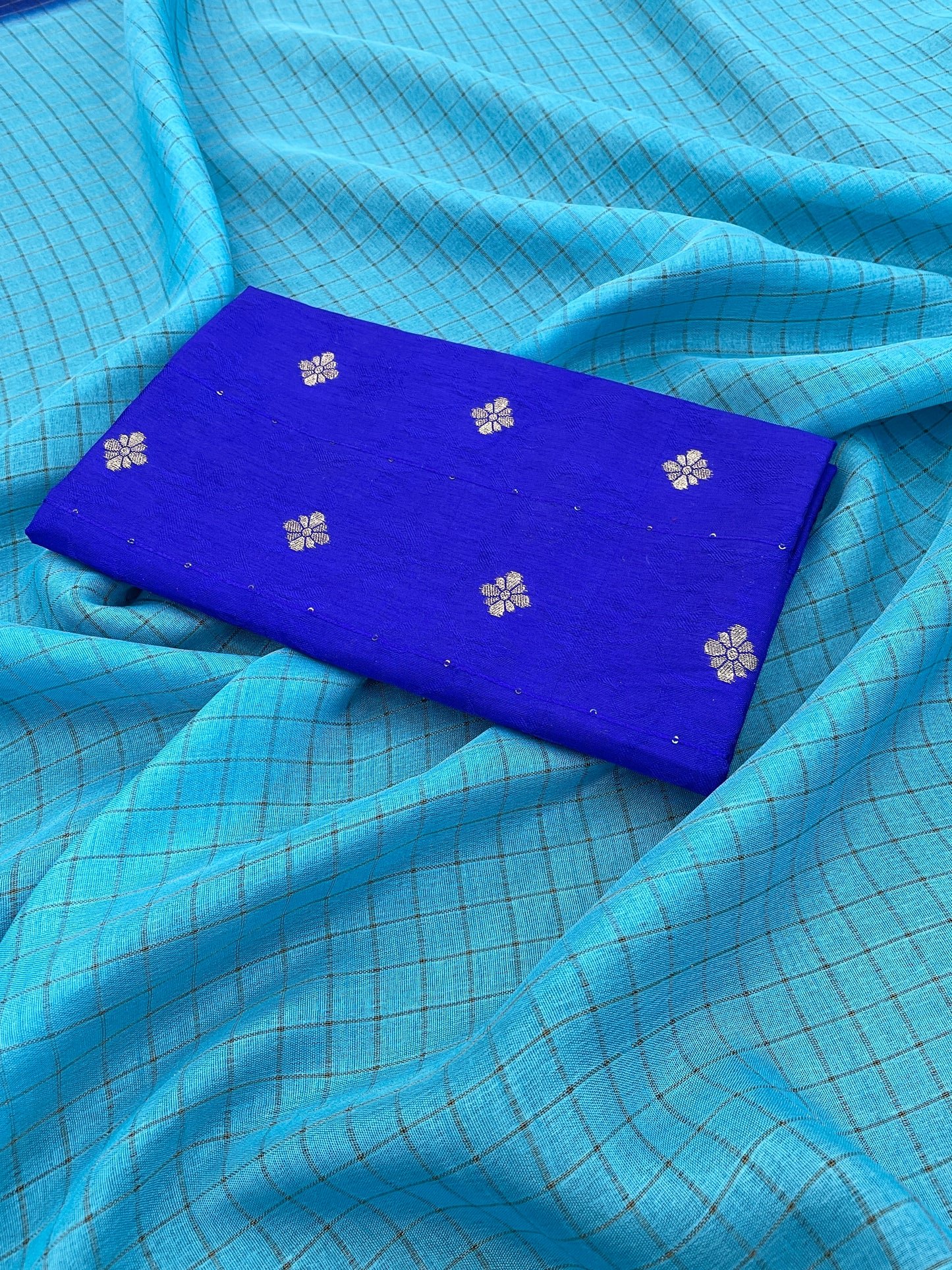 Range Rover Saree in Dola Jari: Your Style Statement