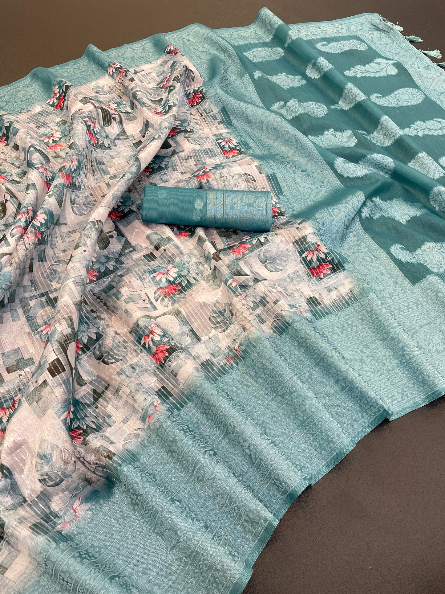 Sparkle Orabelle Polyester Saree – Effortless Elegance with a Lustrous Touch